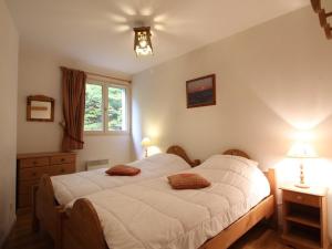 Appartement de 45m² avec balcon, 5 couchages, à 300m des pistes et commerces, bien équipé - FR-1-572-103