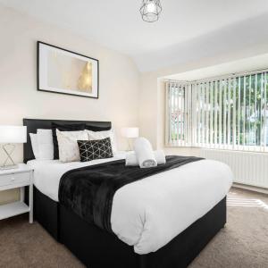 Stylish 3 Bedroom House - Pool & Tennis Table - Garden - Off Street Parking 782S