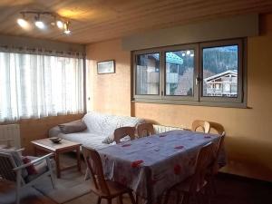 Appartement lumineux Les Gets, 6 pers, cheminée, garage fermé, arrivée skis - FR-1-802-72