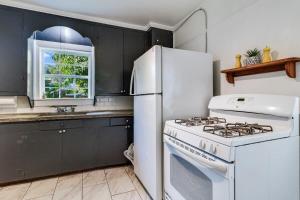 Cozy Lafayette Apartment with Free Parking & Kitchen