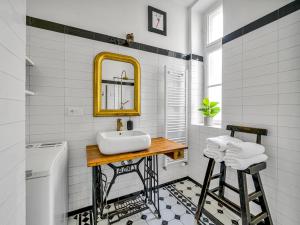 Charming apartment 2 bedrooms Odboru 5