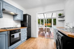 Stylish 3Bed House - Garden - Parking - Smart TV - Netflix 73B