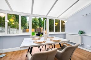 Stylish 3Bed House - Garden - Parking - Smart TV - Netflix 73B