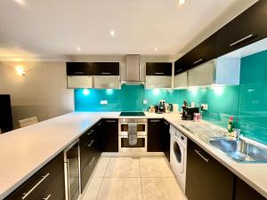 Comfortable 2BR Westminster Apartment