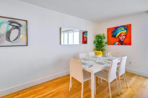 Modern Waterfront Apartment with Brickell City Views