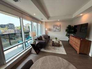 Modern & spotless 1 BR downtown with 6 appliances