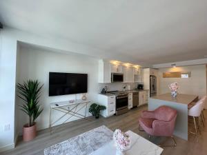 Waterfront large 1 BR with 6 appliances & gym