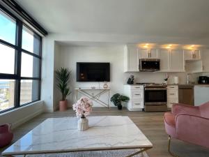 Waterfront large 1 BR with 6 appliances & gym