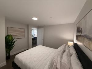 Waterfront downtown 2 BR 2 Bath with 6 appliances