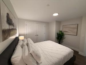 Waterfront downtown 2 BR 2 Bath with 6 appliances