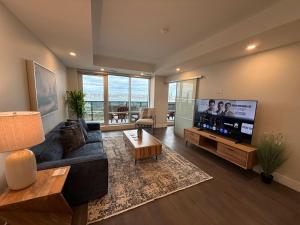 Waterfront downtown 2 BR 2 Bath with 6 appliances
