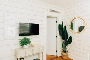 Palm Island KeyWest Vibes|1bd| mid term| St Pete