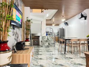 Up to 40 pax near Clark Speedway & Clark Airport