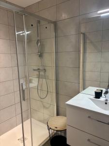 Le Victoria I Balcon & garage, Plein-centre