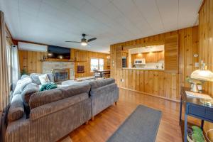 Game Room, Hot Tub & Fire Pit: Pocono Lake Escape!