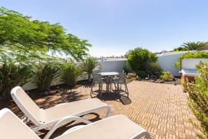 3 bedroom villa with pool and jacuzzi