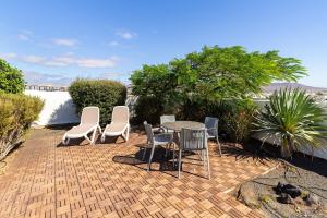 3 bedroom villa with pool and jacuzzi