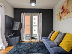 Lord Street Apartment with Free Parking & WiFi- Salford Uni, Victoria Station, AO Arena