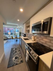 Downtown bright & cozy 1 BR with 6 appliances