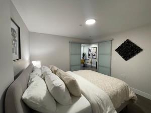 Downtown bright & cozy 1 BR with 6 appliances