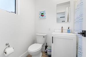 Charming Modern apartment in Santa Monica