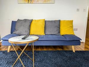 Lord Street Apartment with Free Parking & WiFi- Salford Uni, Victoria Station, AO Arena