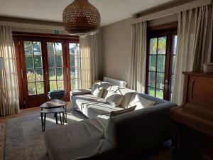 Domein 15 De Haan Nieuwmunster, 4-bedroom holiday house for up to 6 people, between Wenduine, 1 km, and De Haan, 2 km, 500 meters from the beach,15 min from Bruges, Ostend and Knokke, fenced garden, bed linen and towels provided, pet allowed, on dema