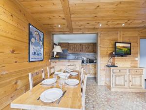 Appartement cosy près du centre et des pistes avec balcon, parking, 6 couchages - FR-1-623-305