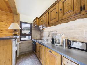 Appartement cosy près du centre et des pistes avec balcon, parking, 6 couchages - FR-1-623-305