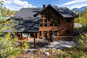 Black Diamond Chalet by Fernie Central Reservations