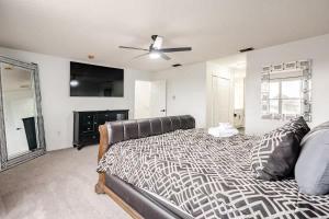 Elegant 4BR Luxury Home - Private Pool Disney