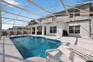 Elegant 4BR Luxury Home - Private Pool Disney