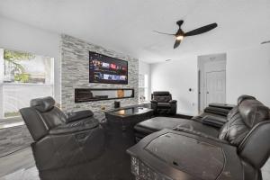 Elegant 4BR Luxury Home - Private Pool Disney