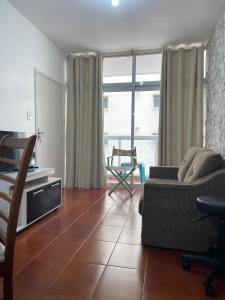 Apartamento meia quadra da praia com excelente localização