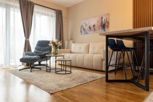 Mountain Views Diamond Suite - 2BR - 15th Floor - Free Parking