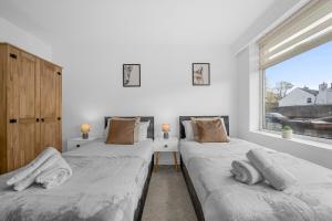 Two Bedroom House by Brookland Stays Serviced Accommodation Short Lets Middleton with Free WiFi