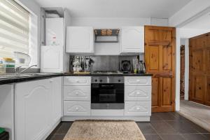 Two Bedroom House by Brookland Stays Serviced Accommodation Short Lets Middleton with Free WiFi