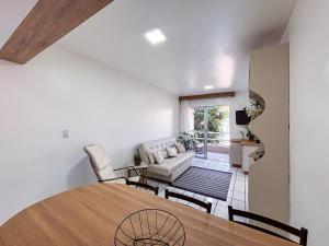 Apê Completo, AC, Wi-Fi | 350m Praia Canasvieiras