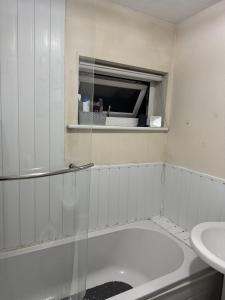 Short stay room in Cardiff