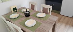 Anna Apartment, Stylish One-Bedroom with Large Balcony and Parking