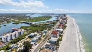 Spacious 4BR-3BA Townhouse Steps from the Beach