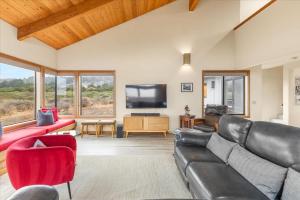 Pacific FantaSea - Ocean Views & Hot Tub Escape