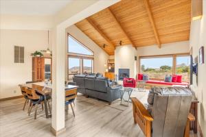 Pacific FantaSea - Ocean Views & Hot Tub Escape