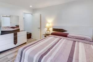 Work and Play! North Hills Studio 15 Mi to Hollywood