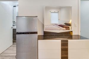 Work and Play! North Hills Studio 15 Mi to Hollywood