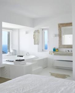 Villa Delilah - Paradise Estate Mykonos - Views, Party, Memories 2026