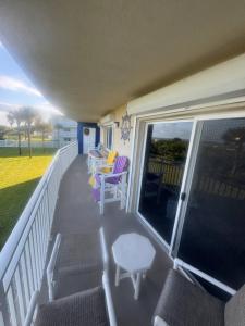 BEACHFRONT OCEANVIEW BALCONY GAMES POOL 75 TV