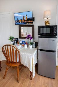 Comfy Studio Near Downtown LA with AC WiFi and Snacks