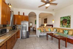 Villas el Parque 18A 1BR Central Apartment w Huge Patio