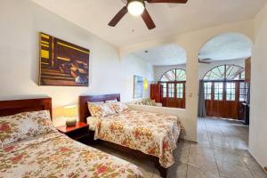 Villas el Parque 18A 1BR Central Apartment w Huge Patio